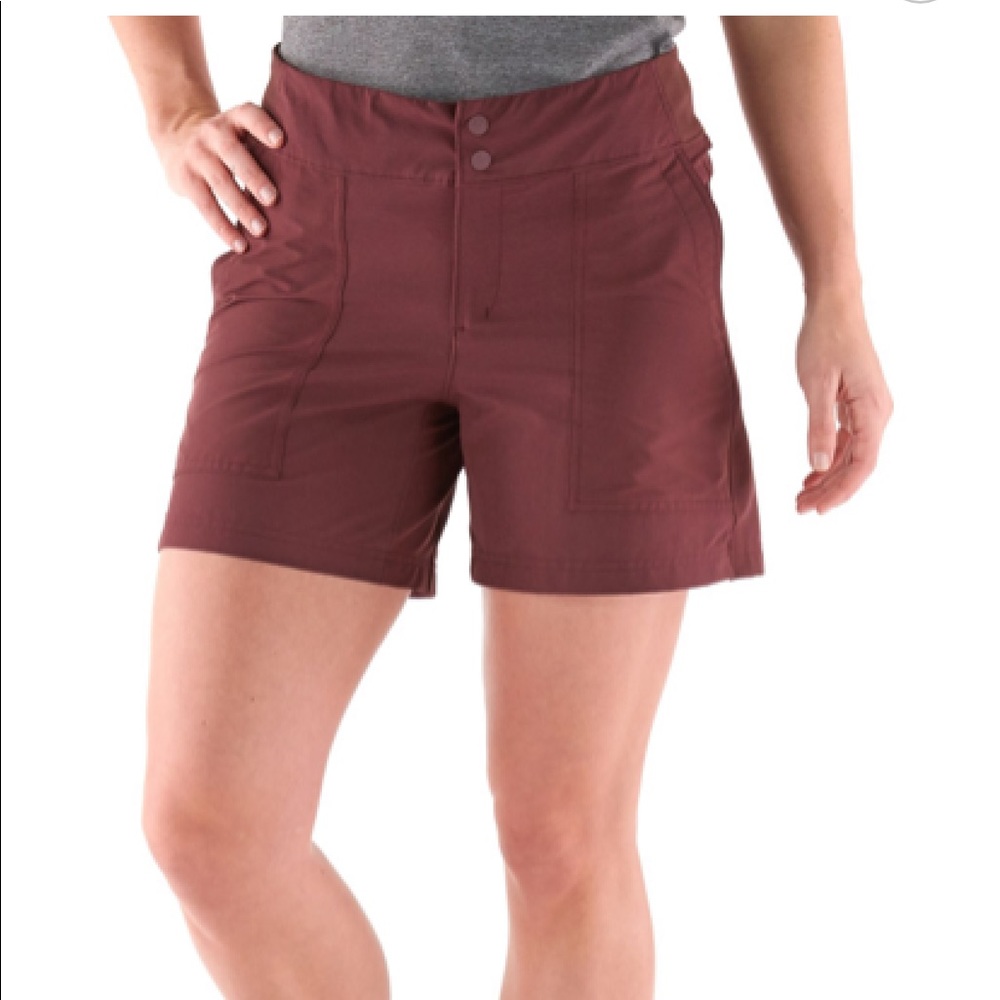 Women’s athletics bottoms with pockets!!